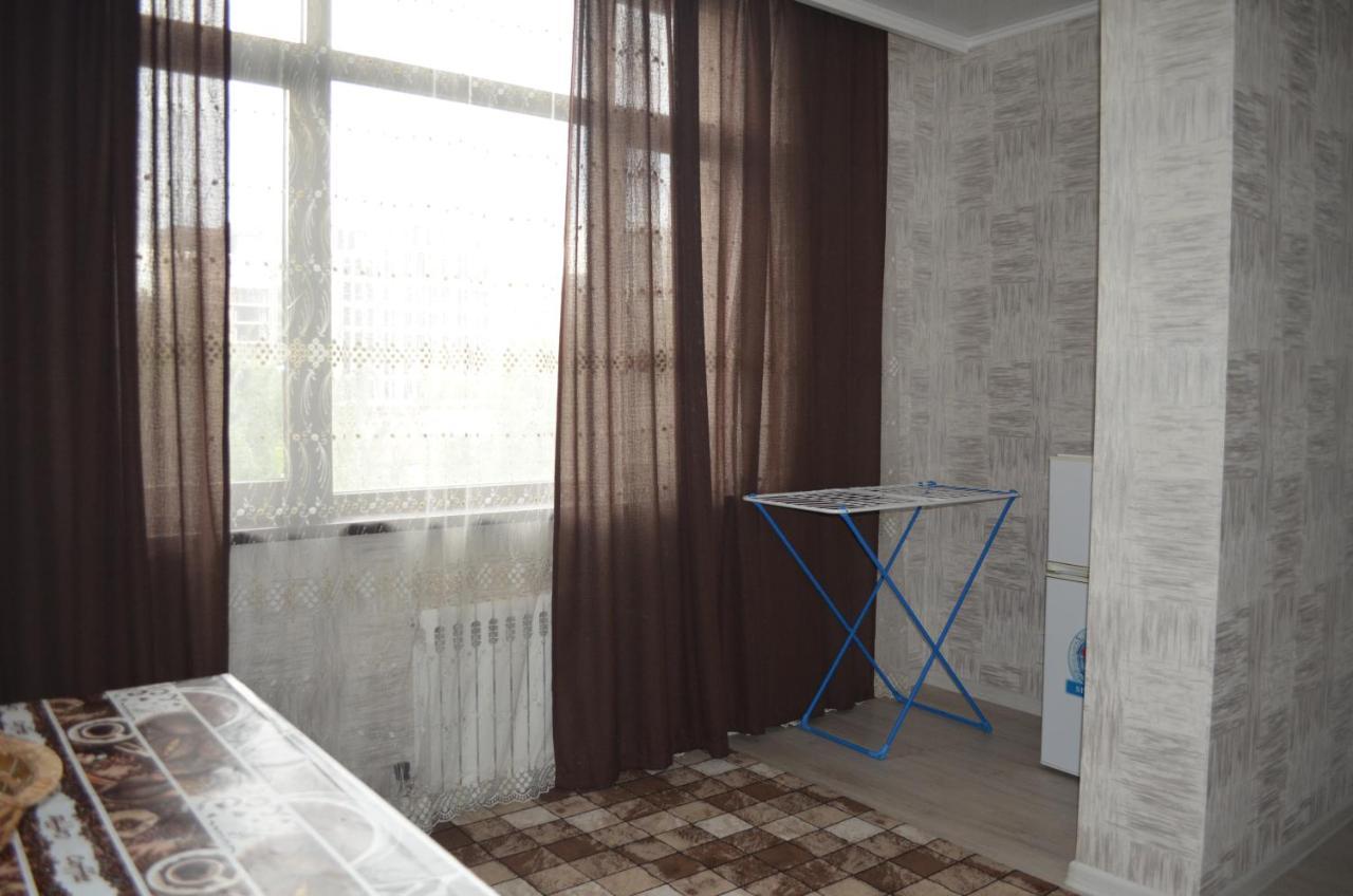 1 Room Apartment On Togolok Moldo Street Bishkek Exterior photo