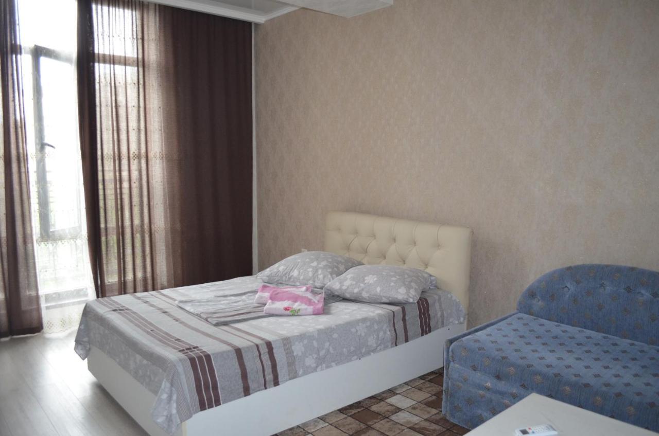 1 Room Apartment On Togolok Moldo Street Bishkek Exterior photo