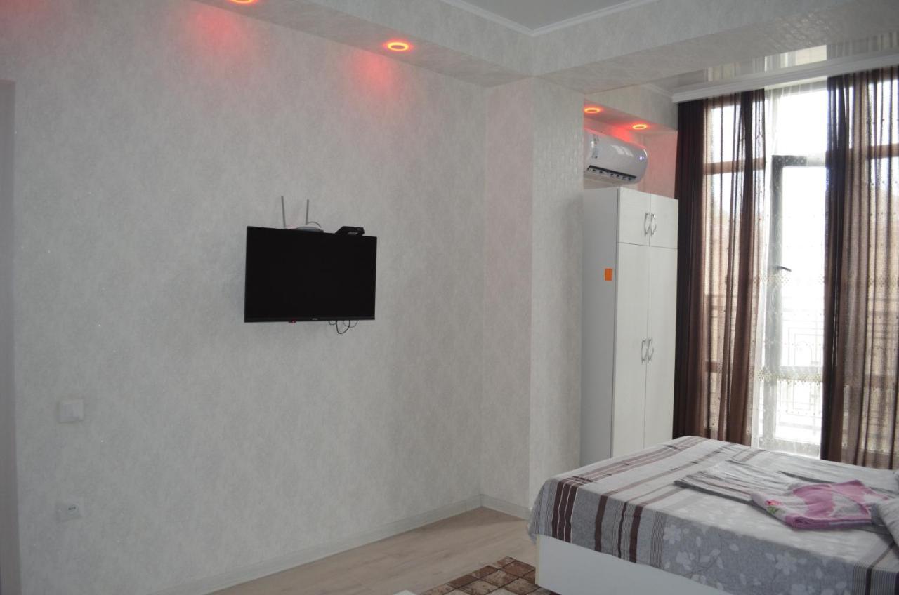 1 Room Apartment On Togolok Moldo Street Bishkek Exterior photo